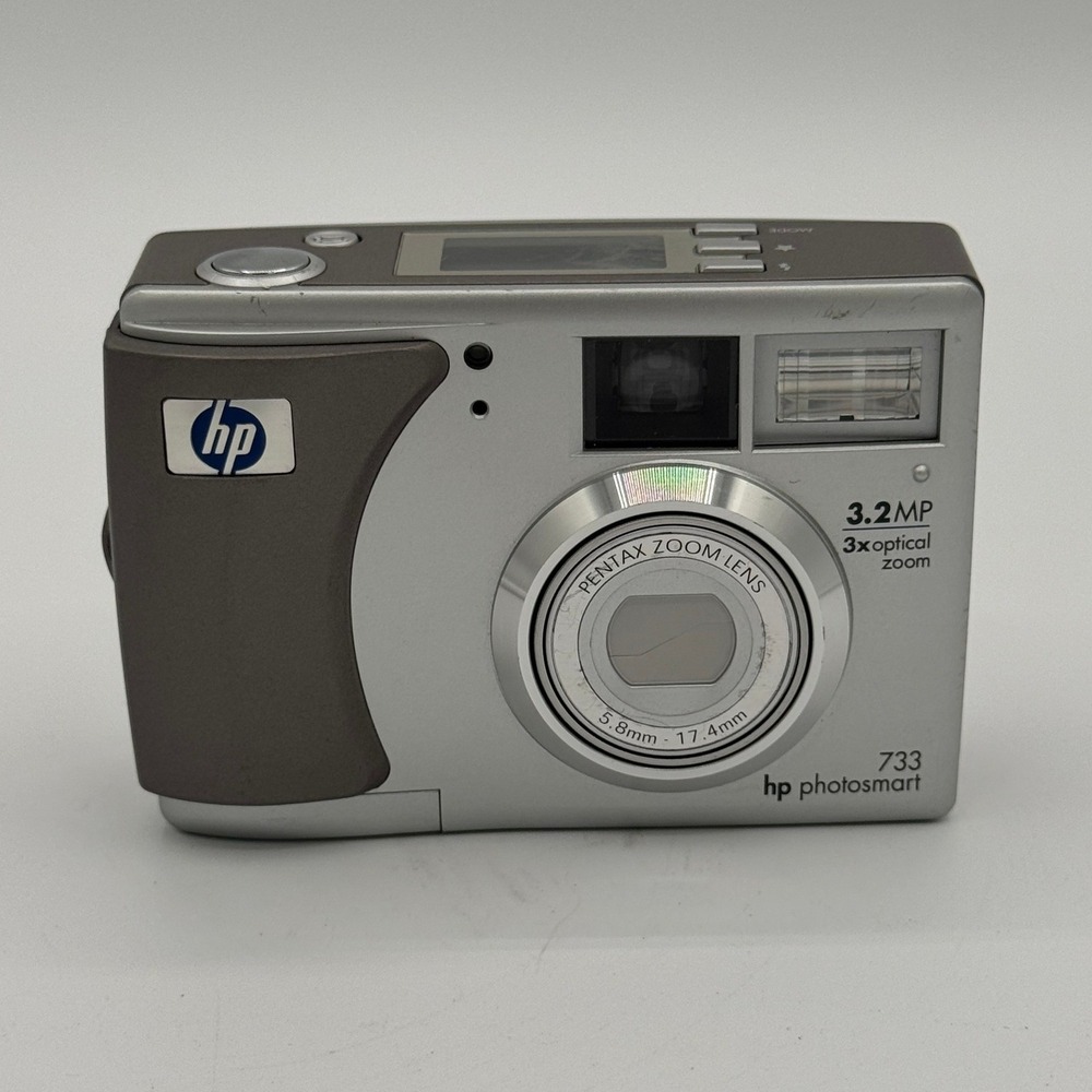 HP Photosmart 733 Digital Camera 3.2MP 3x Optical Pentax Zoom Lens Silver Q2208A
